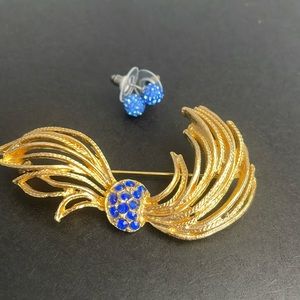 Ladies Vintage blue Rhinestone and Gold Tone Tassle bow Brooch! bonus earrings!